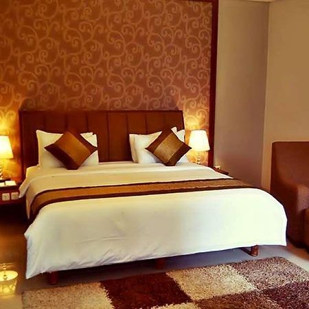 The Summit Siliwangi Hotel Бандунг Екстериор снимка